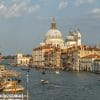 Canal Grande met Basiliek van Santa Maria della Salute in Venetië 