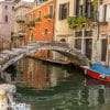 Brug zonder leuning in Venetië 