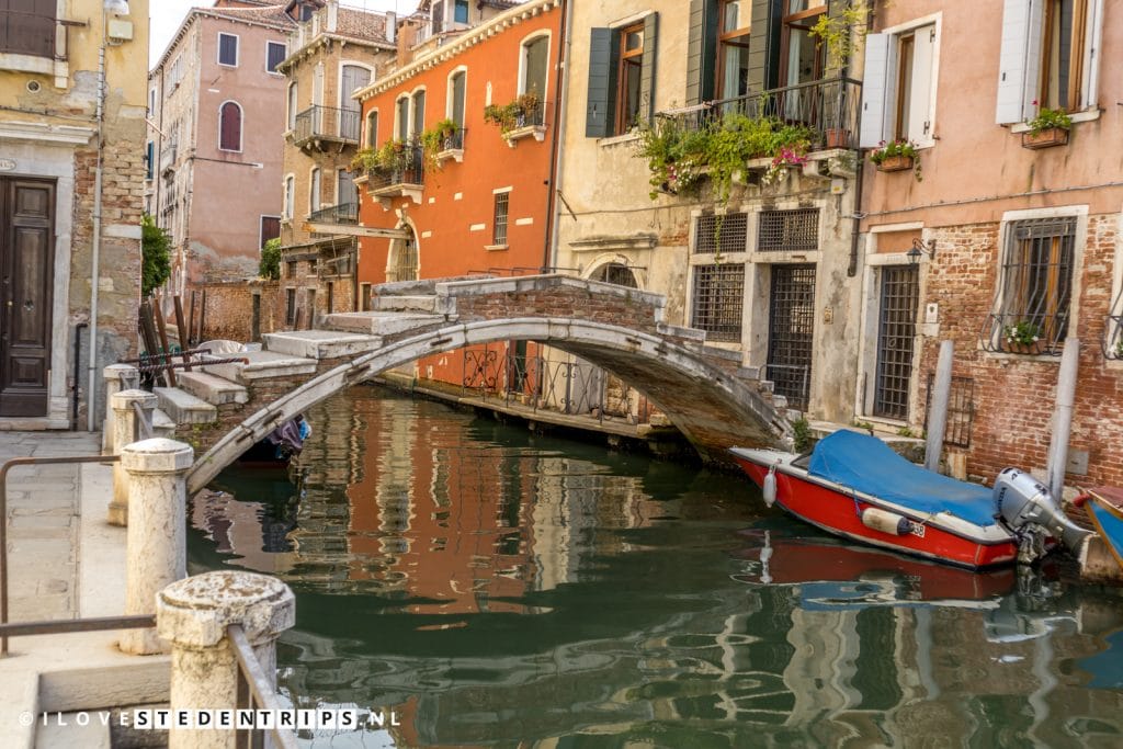 Brug zonder leuning in Venetië