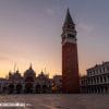 Zonsopkomst San Marcoplein in Venetië 