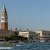 Campanile en Dogenpaleis langs het water in Venetië 