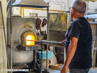 Demonstratie in een glasfabriek in Murano